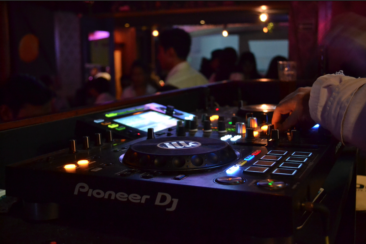 The dj uses vinyl records to mix electronic music and beat rap