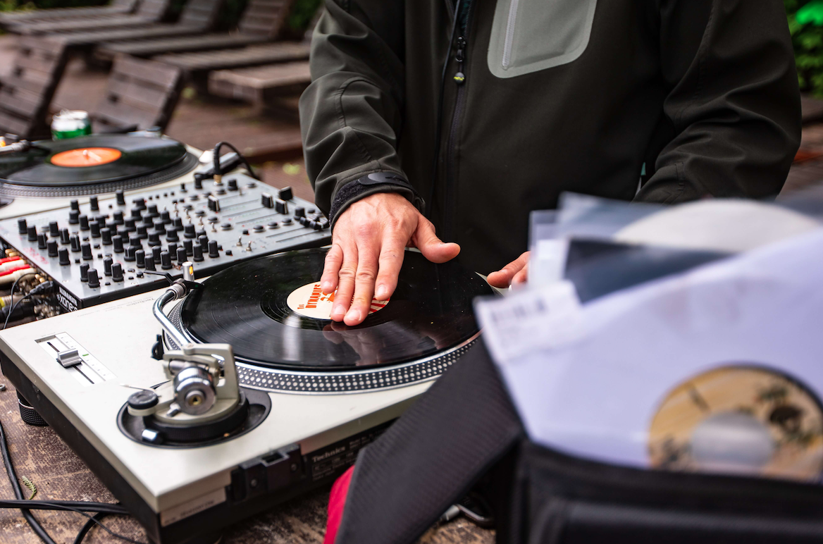 How to Use Headphones When DJing or Mixing Music – The DJ Planet